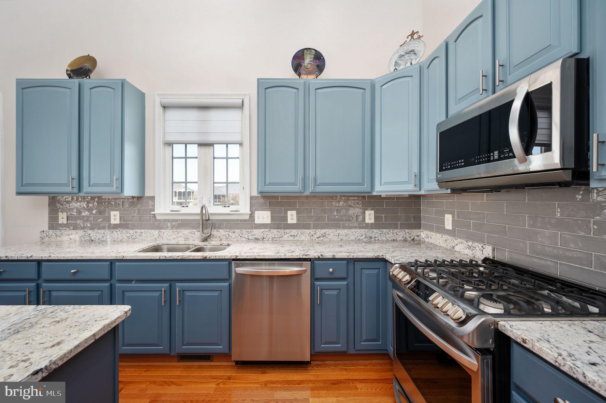 13700 Fieldstone Way Gainesville, VA 20155 - Photo 10 of 53 a kitchen with stainless steel appliances granite countertop a sink stove and microwave