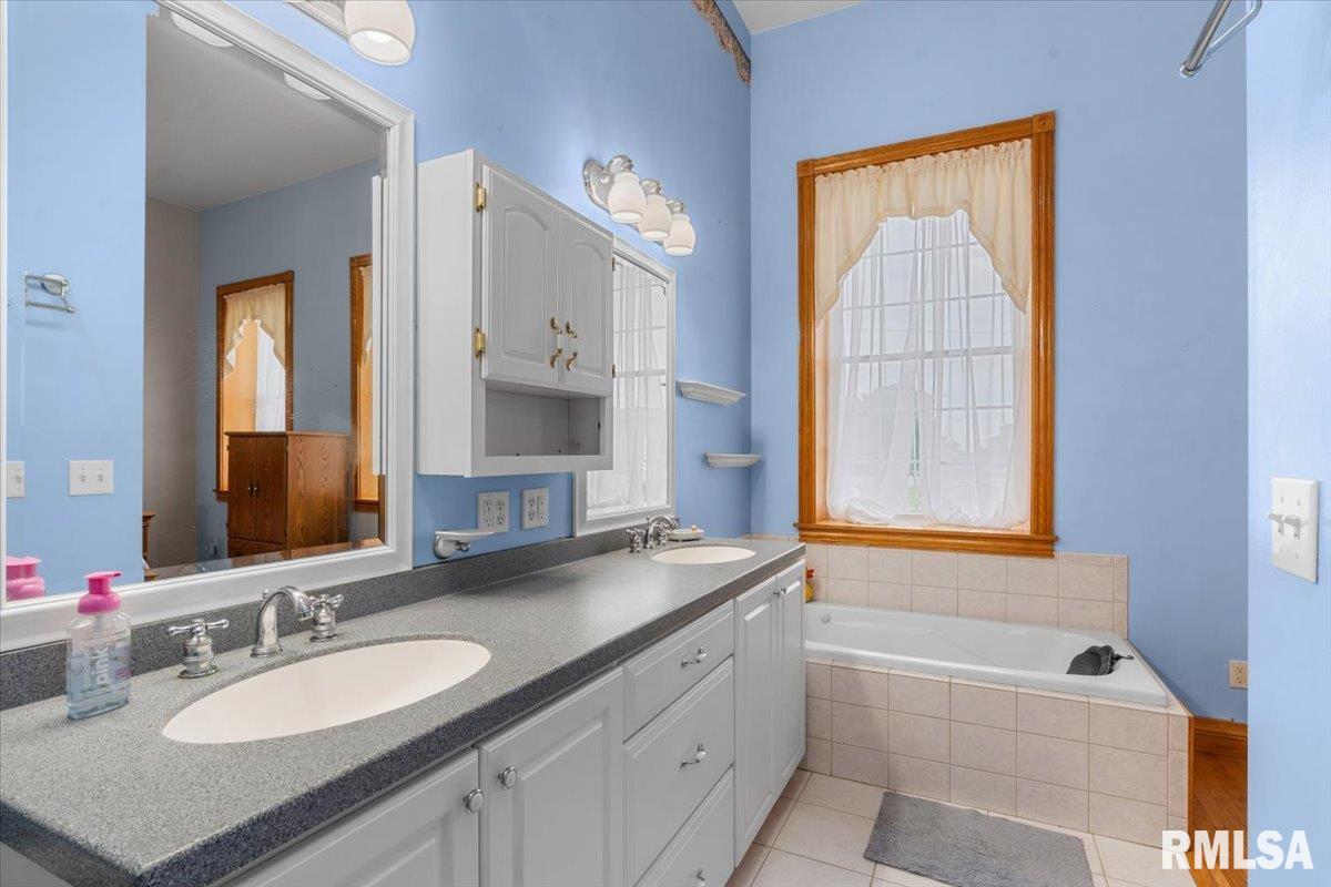 174 West Center Street Girard, IL 62640 - Photo 33 of 41