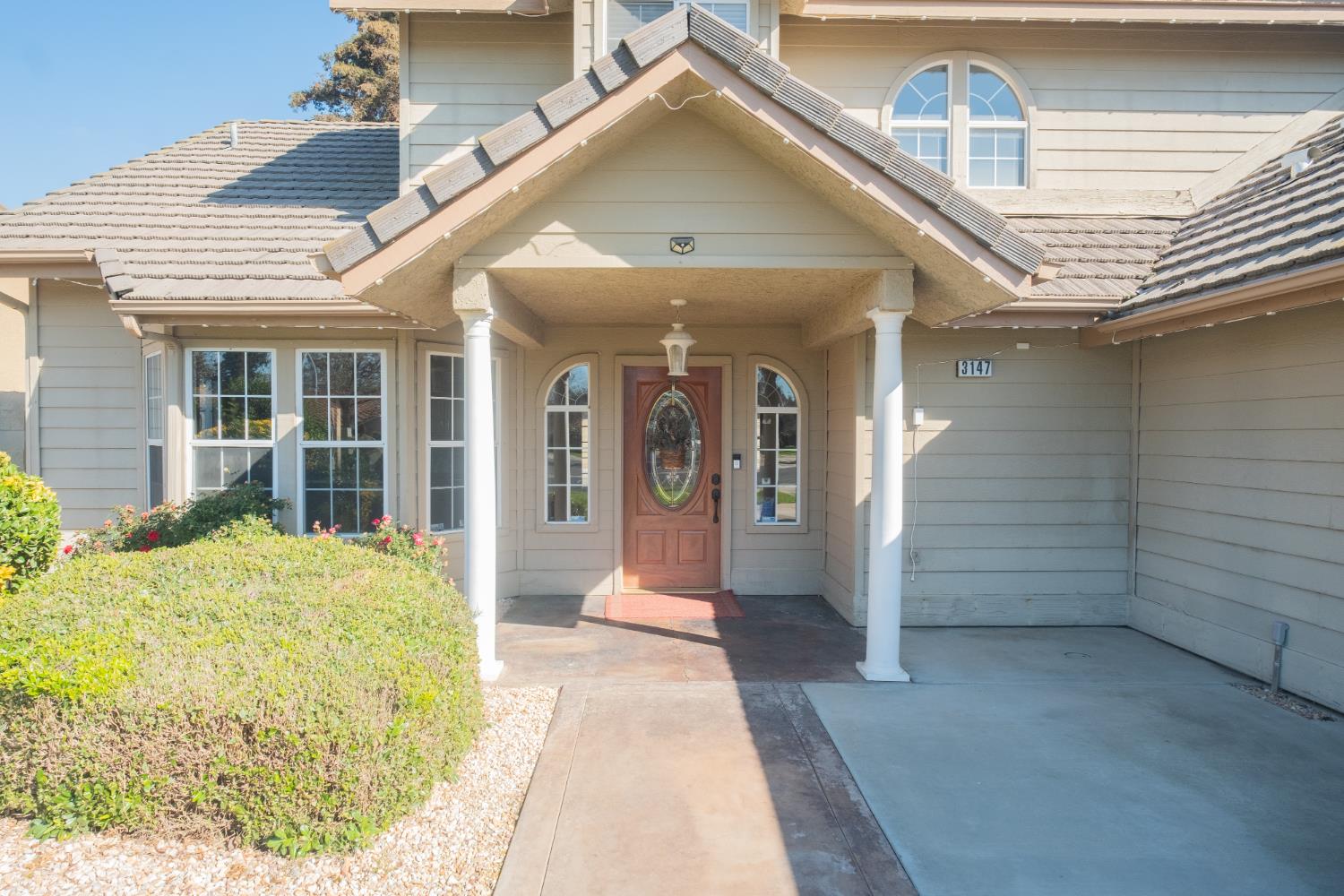 3147 Boulder Avenue Madera, CA 93637 - Photo 2 of 29 a view of livingroom with entrance