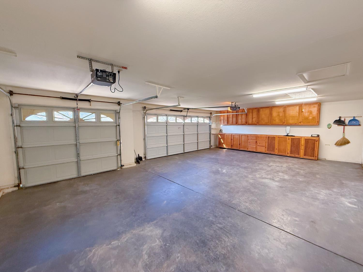 3147 Boulder Avenue Madera, CA 93637 - Photo 23 of 25 a view of a garage