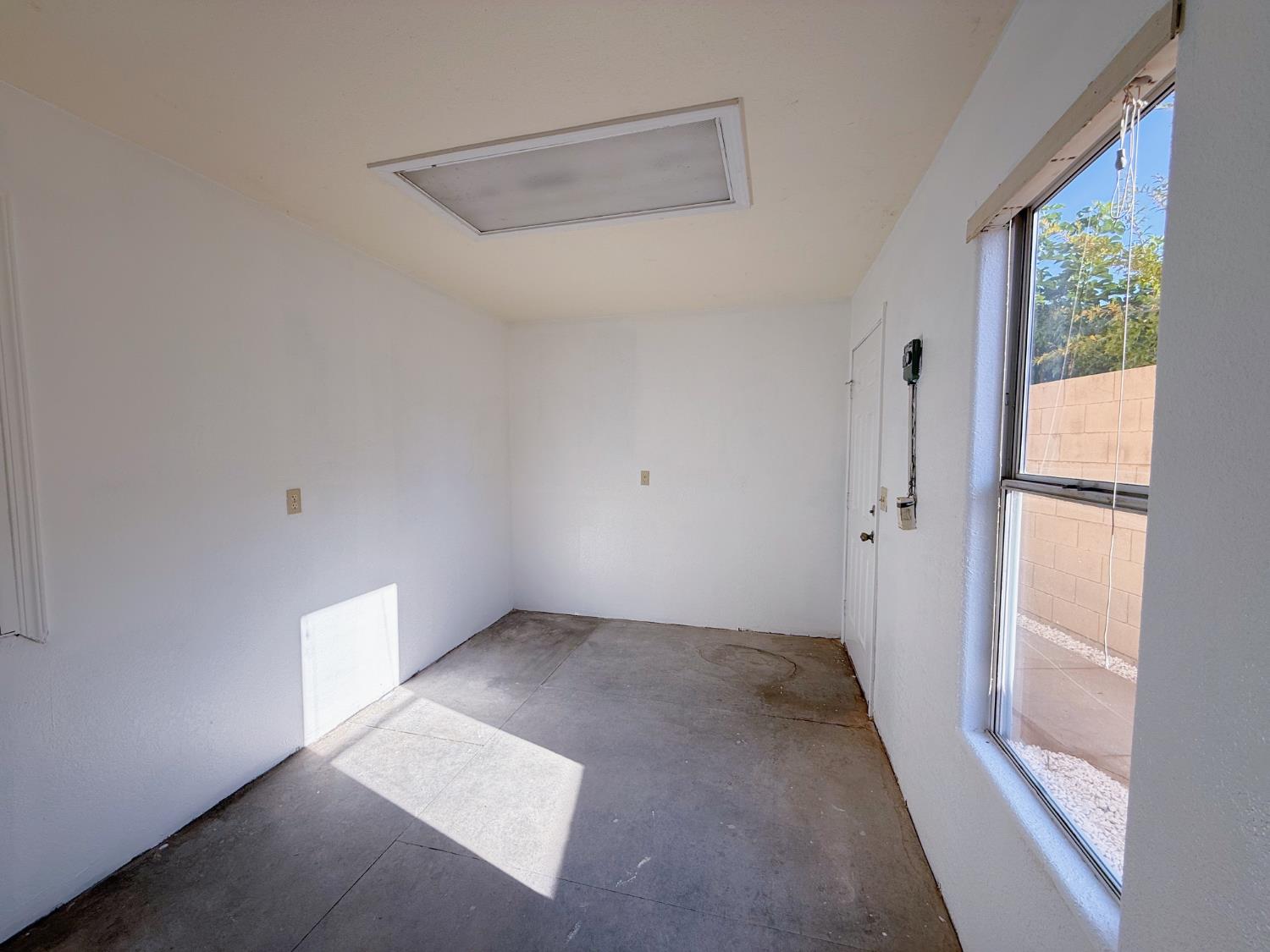 3147 Boulder Avenue Madera, CA 93637 - Photo 25 of 25 an empty room with windows