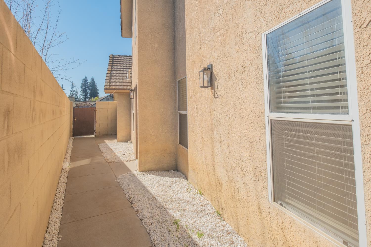 3147 Boulder Avenue Madera, CA 93637 - Photo 27 of 29 a view of a bathroom