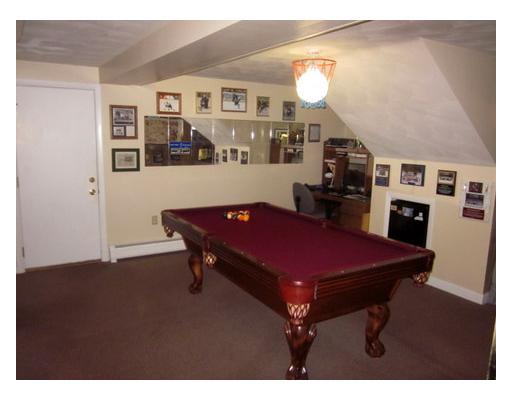 21 Appletown Road Smithfield, RI 02828 - Photo 12 of 16 Den/Family/Great Room.