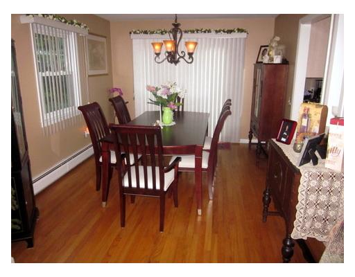 21 Appletown Road Smithfield, RI 02828 - Photo 4 of 16 Dining Room.