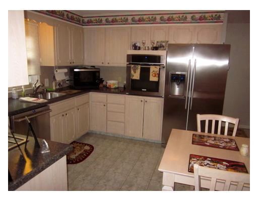 21 Appletown Road Smithfield, RI 02828 - Photo 5 of 16 Kitchen.