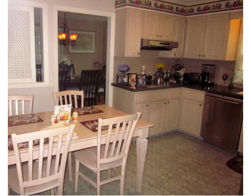 21 Appletown Road Smithfield, RI 02828 - Photo 6 of 16 Kitchen.