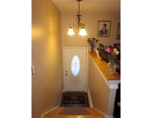 21 Appletown Road Smithfield, RI 02828 - Photo 10 of 16 Entry.