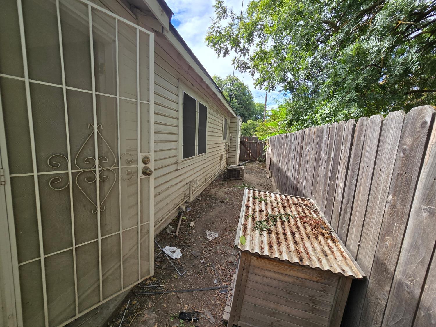 334 Semple Street Modesto, CA 95354 - Photo 24 of 28 a view of outdoor space with garden