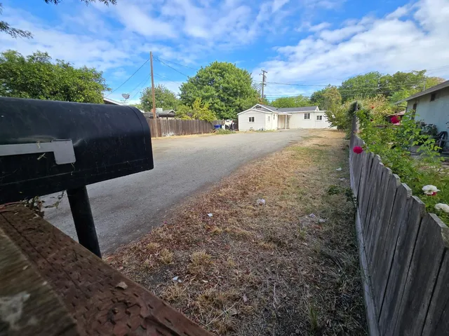 a view of a yard and entertaining space