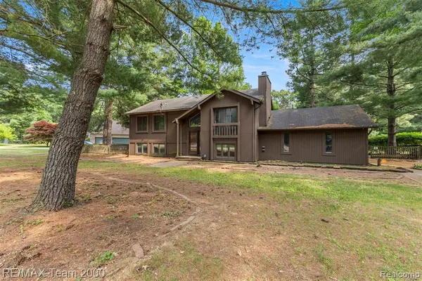 $299,900 | 5445 Pine View Drive, Ypsilanti, MI 48197