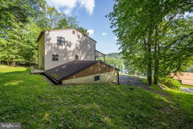 an aerial view of a houses with outdoor space and lake view