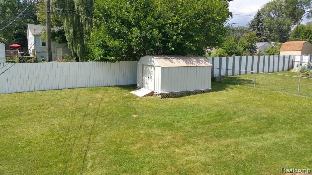 3890 Cone Avenue Rochester, MI 48309 - Photo 34 of 36