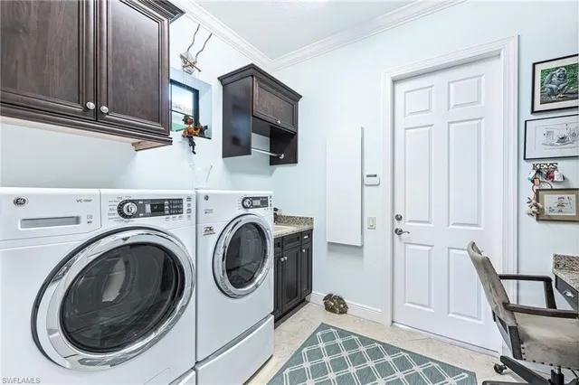 a view of kitchen and washer and dryer
