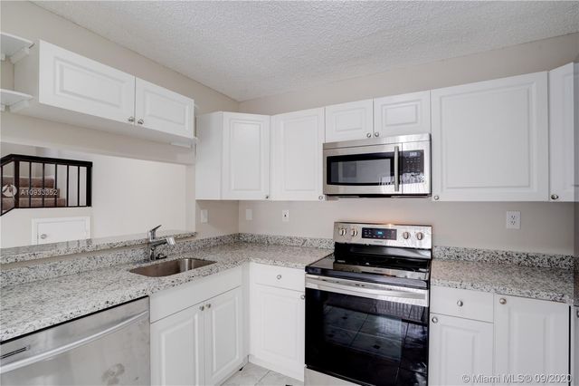 $325,000 | 21204 Harbor Way, Unit 12512, Aventura, FL 33180