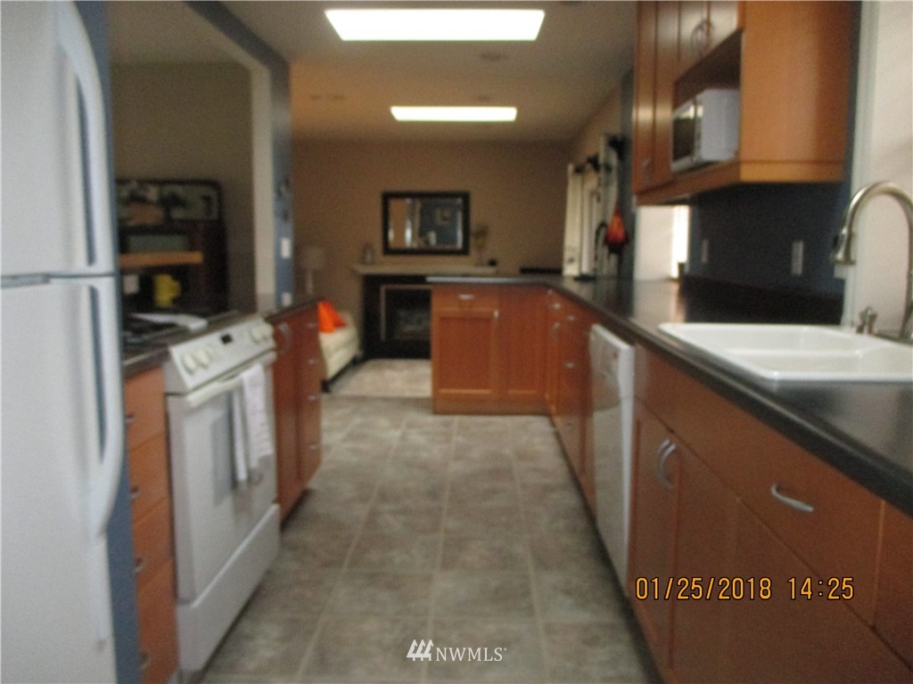 14211 147th Place Southeast Renton, WA 98059 - Photo 7 of 20
