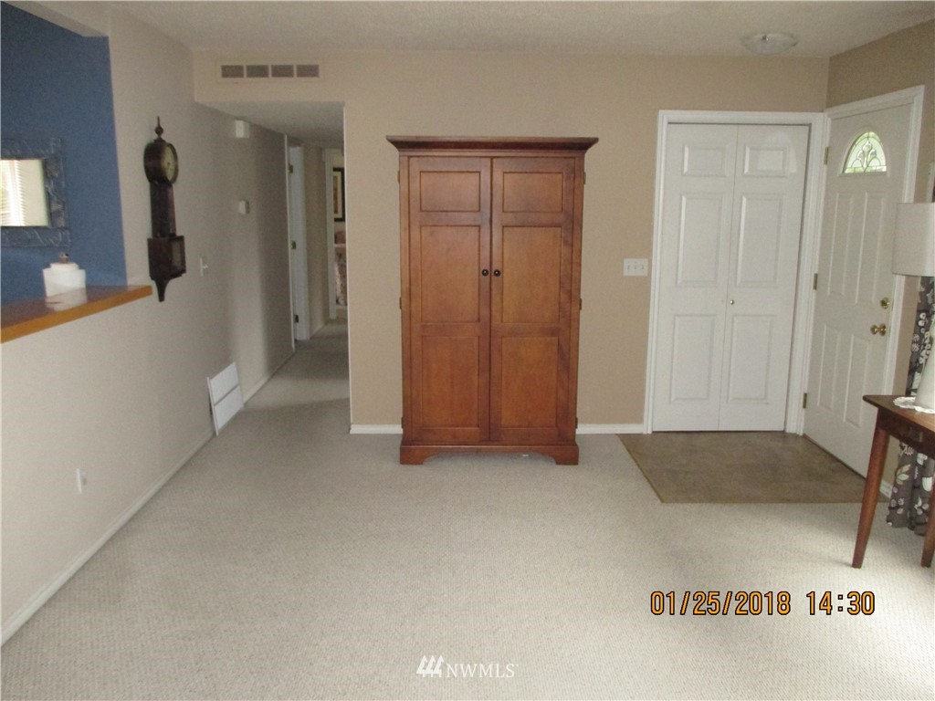 14211 147th Place Southeast Renton, WA 98059 - Photo 9 of 20