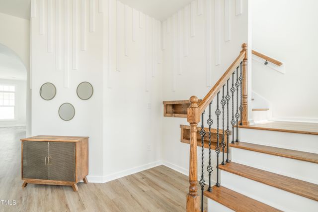 a dinning room and kitchen with a table chairs