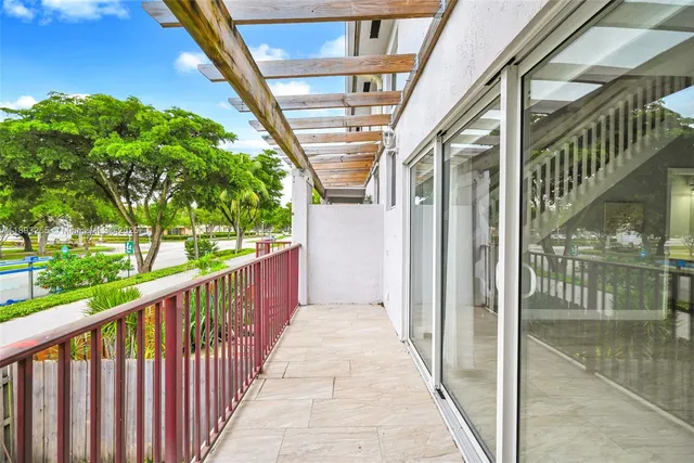 $459,000 | 10101 Southwest 154th Cir Court, Unit 10711, Miami, FL 33196