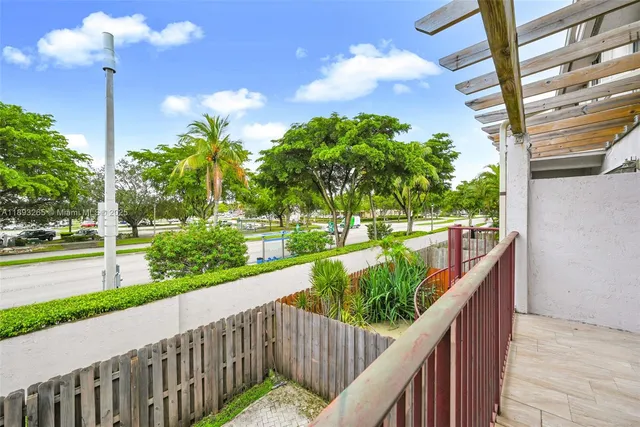 $459,000 | 10101 Southwest 154th Cir Court, Unit 10711, Miami, FL 33196