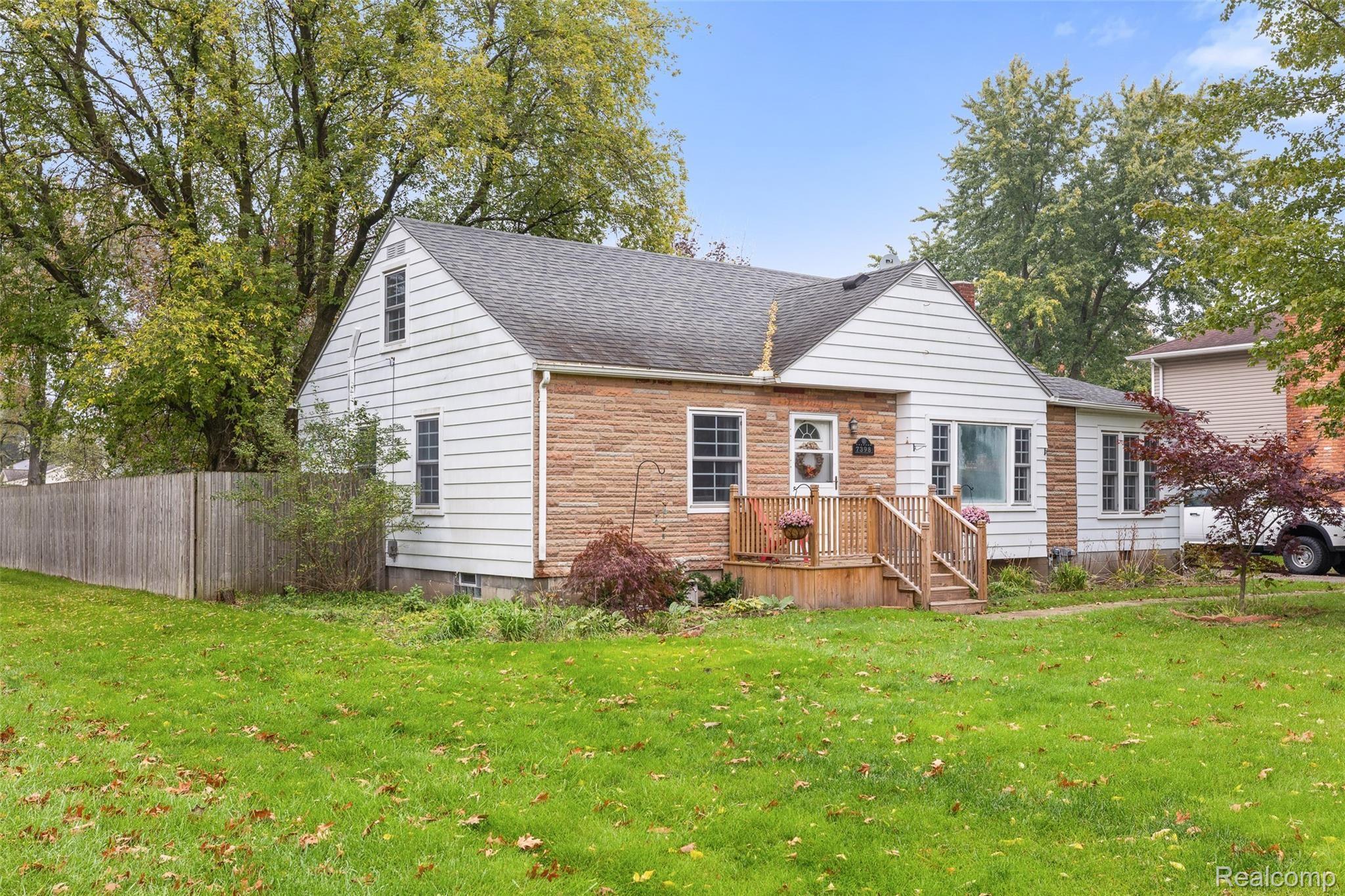 7398 Hatchery Road Waterford, MI 48327 - Photo 1 of 26 7398 Hatchery Road