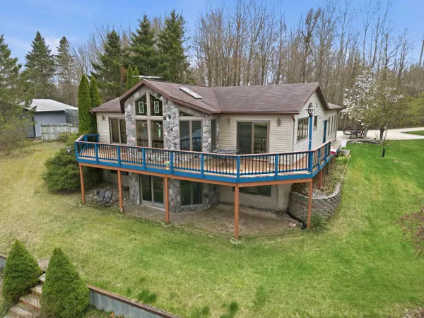 $555,000 | 880 Sutherly Drive, Beaverton, MI 48612