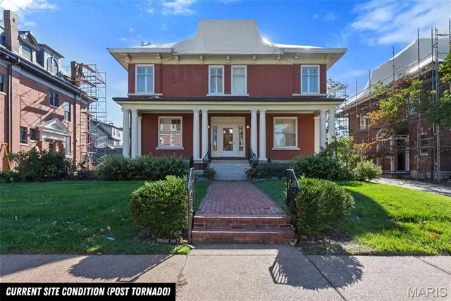 $699,900 | 88 Waterman Place, St. Louis, MO 63112