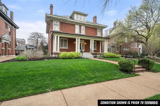 $699,900 | 88 Waterman Place, St. Louis, MO 63112