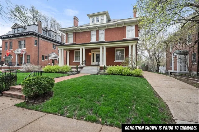 $699,900 | 88 Waterman Place, St. Louis, MO 63112