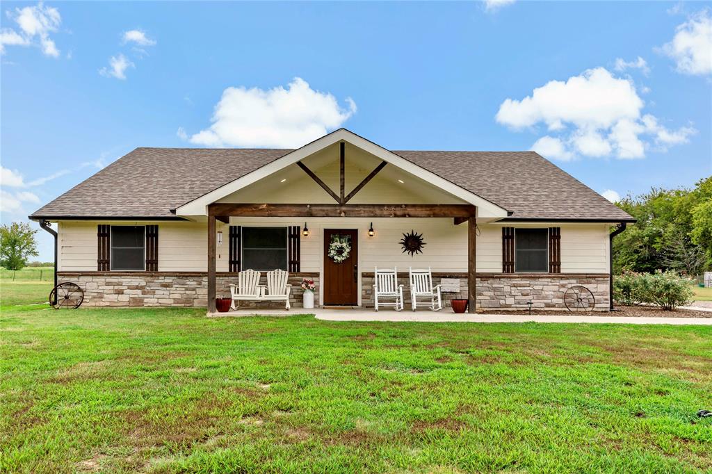 799 County Road Paris, TX 75462 - Photo 1 of 1 View of front of home featuring a front lawn and covered porch
