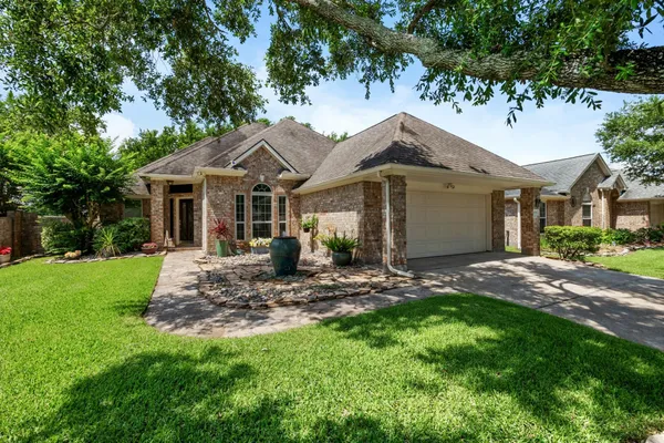 $2,400 | 2723 Shelby Drive, Pearland, TX 77584
