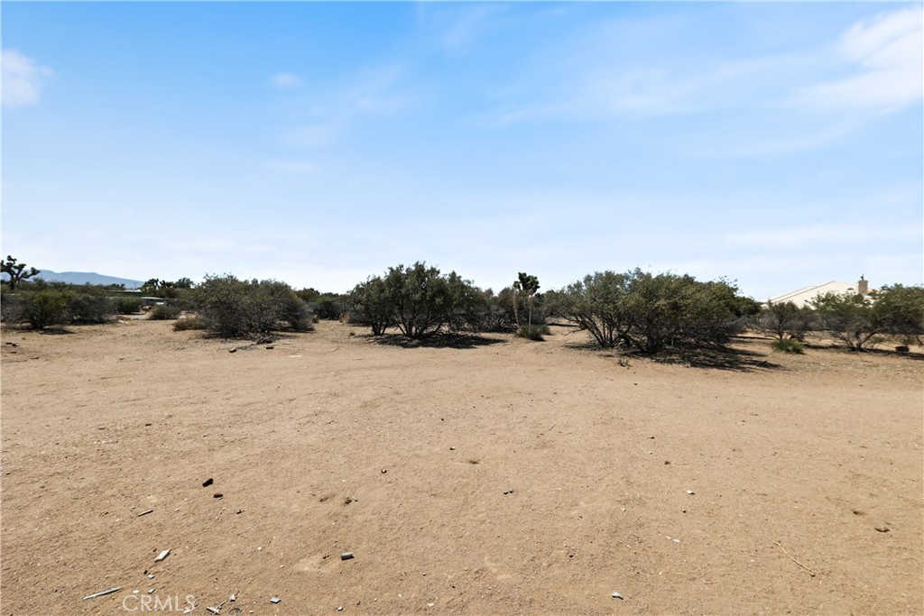 8195 Alta Mesa Road Oak Hills, CA 92344 - Photo 20 of 33 a view of lake and mountain