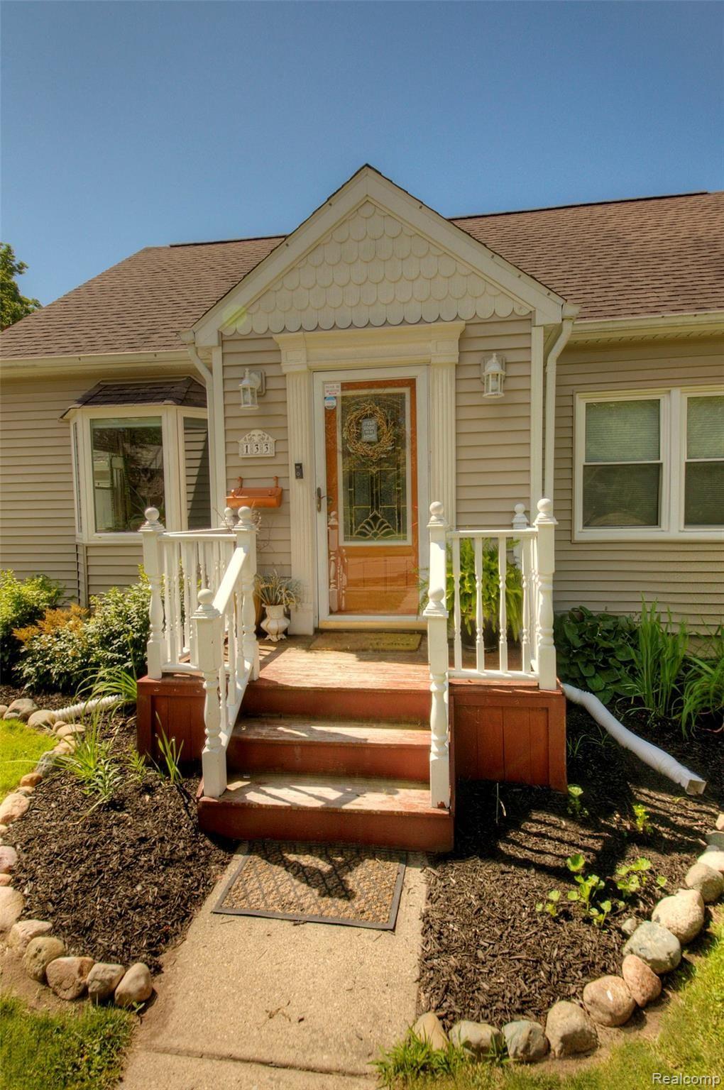 133 Riddle Street Howell, MI 48843 - Photo 2 of 53 930A6448_49_50.jpg