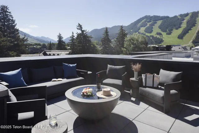 $5,950,000 | 185 Glenwood Street, Unit 9, Jackson, WY 83001