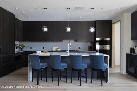 $5,950,000 | 185 Glenwood Street, Unit 9, Jackson, WY 83001