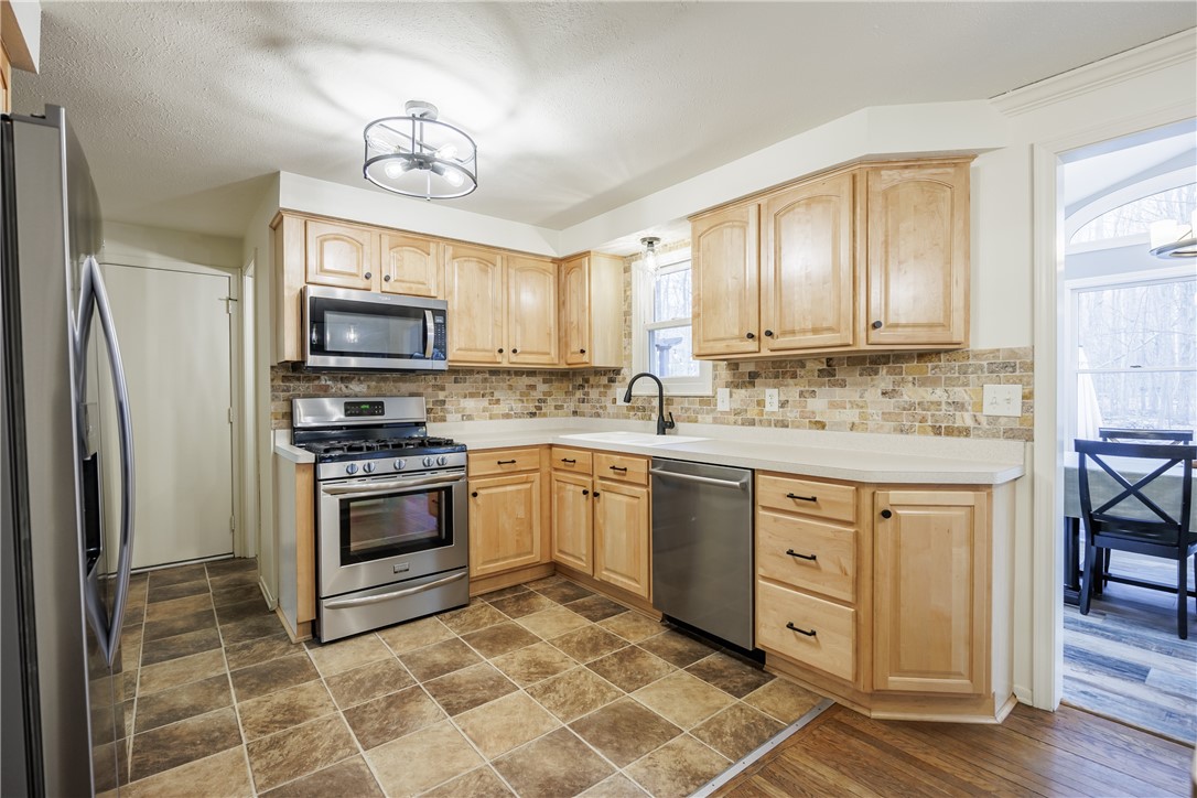 1082 Everwild View Webster, NY 14580 - Photo 18 of 48