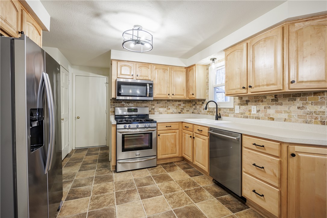 1082 Everwild View Webster, NY 14580 - Photo 21 of 48