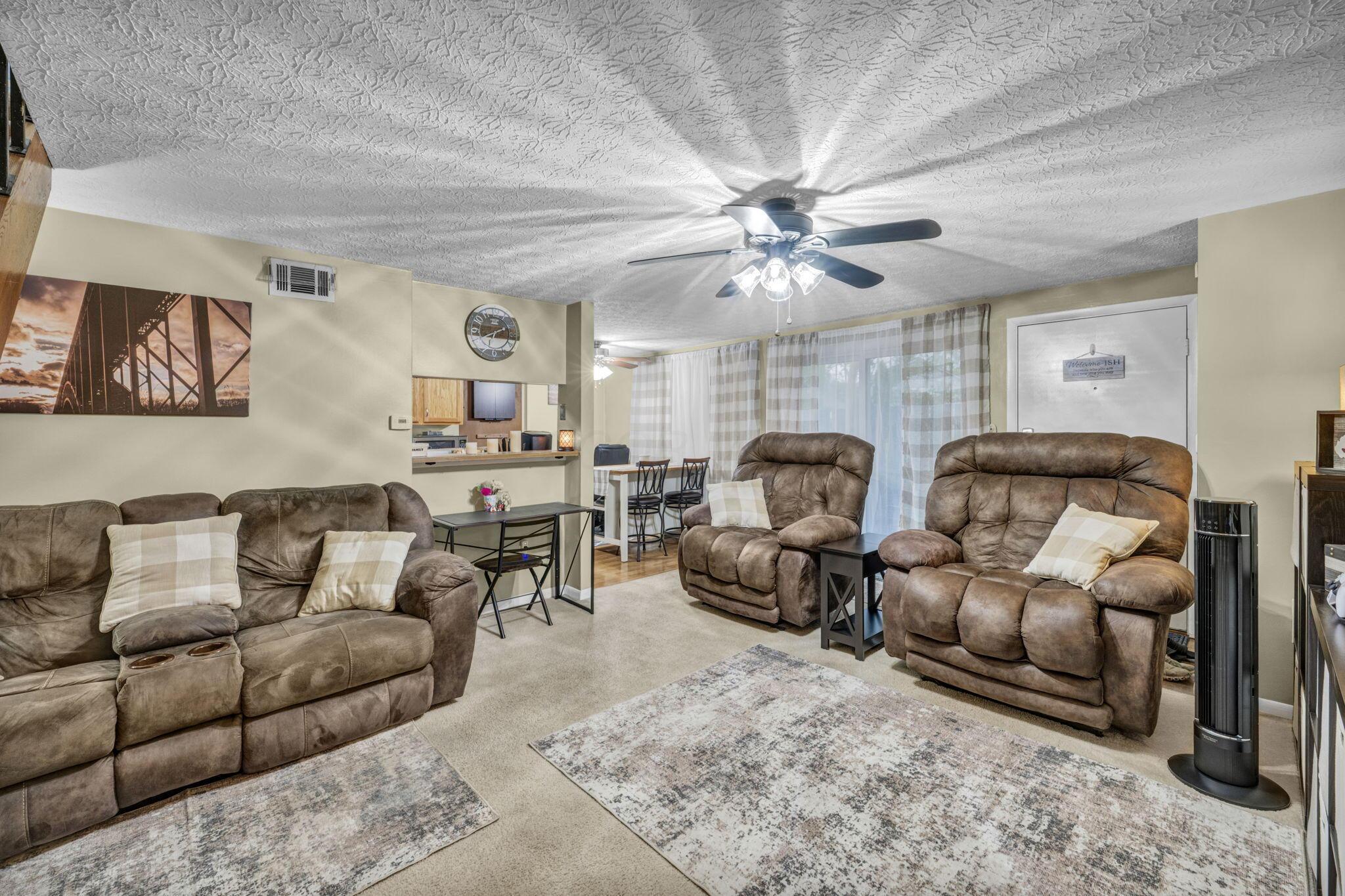 717 Cherry Hollow Road, Unit B Columbus, OH 43228 - Photo 8 of 33 7-web-or-mls-Cherry Hollow_9