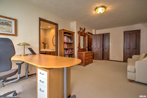 $339,000 | 10611 North Sleepy Hollow Road, Peoria, IL 61615