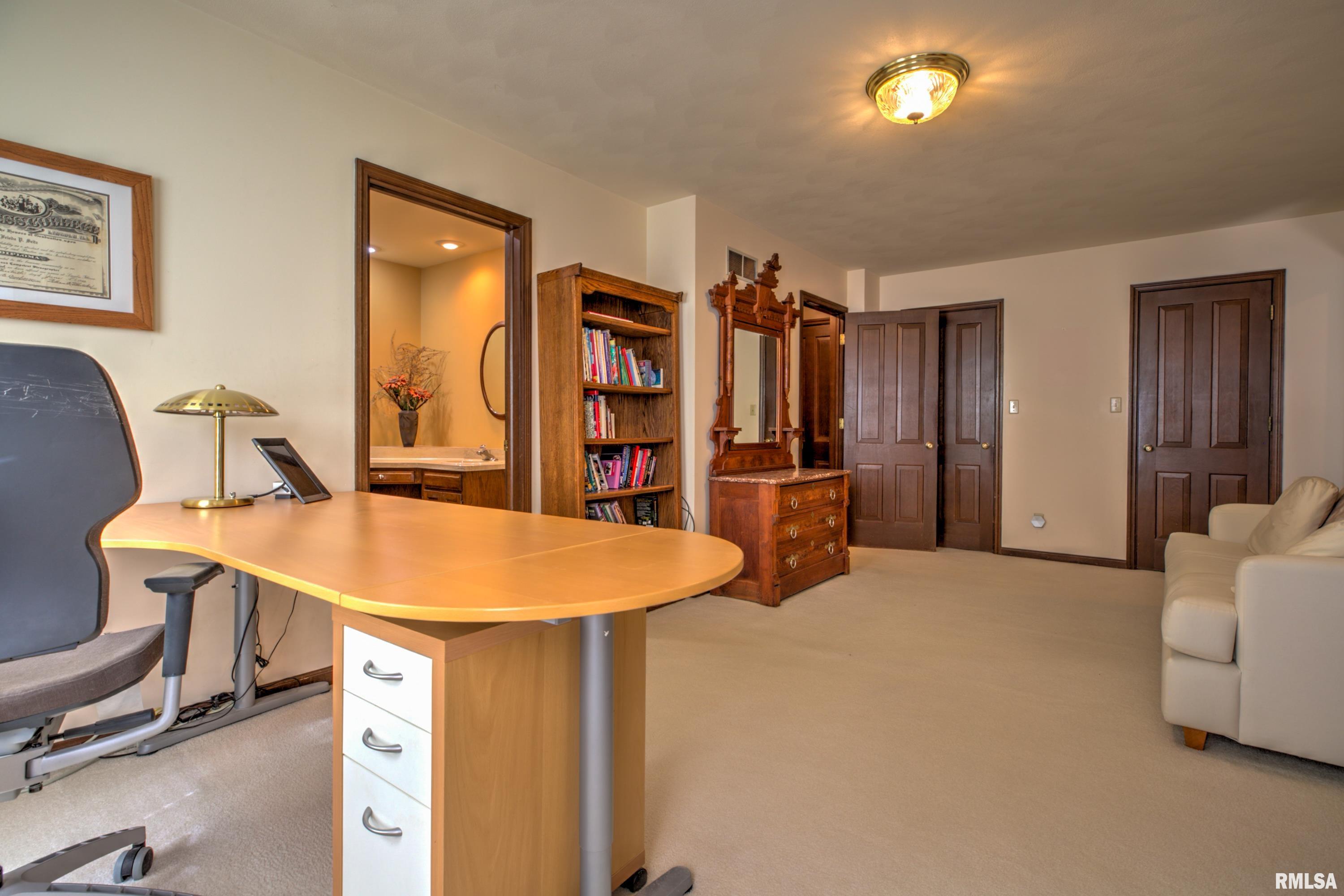 10611 North Sleepy Hollow Road Peoria, IL 61615 - Photo 23 of 63