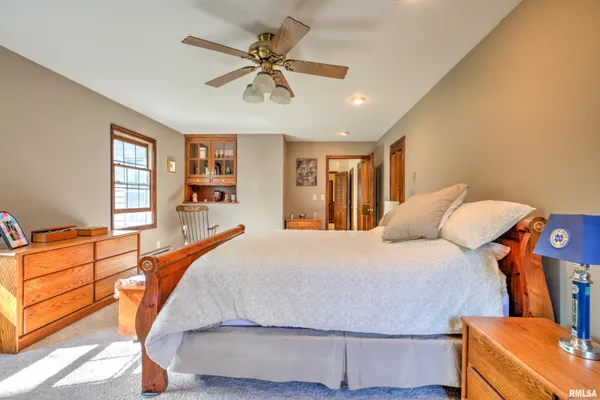 $339,000 | 10611 North Sleepy Hollow Road, Peoria, IL 61615