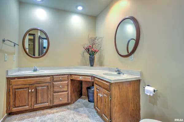 $339,000 | 10611 North Sleepy Hollow Road, Peoria, IL 61615