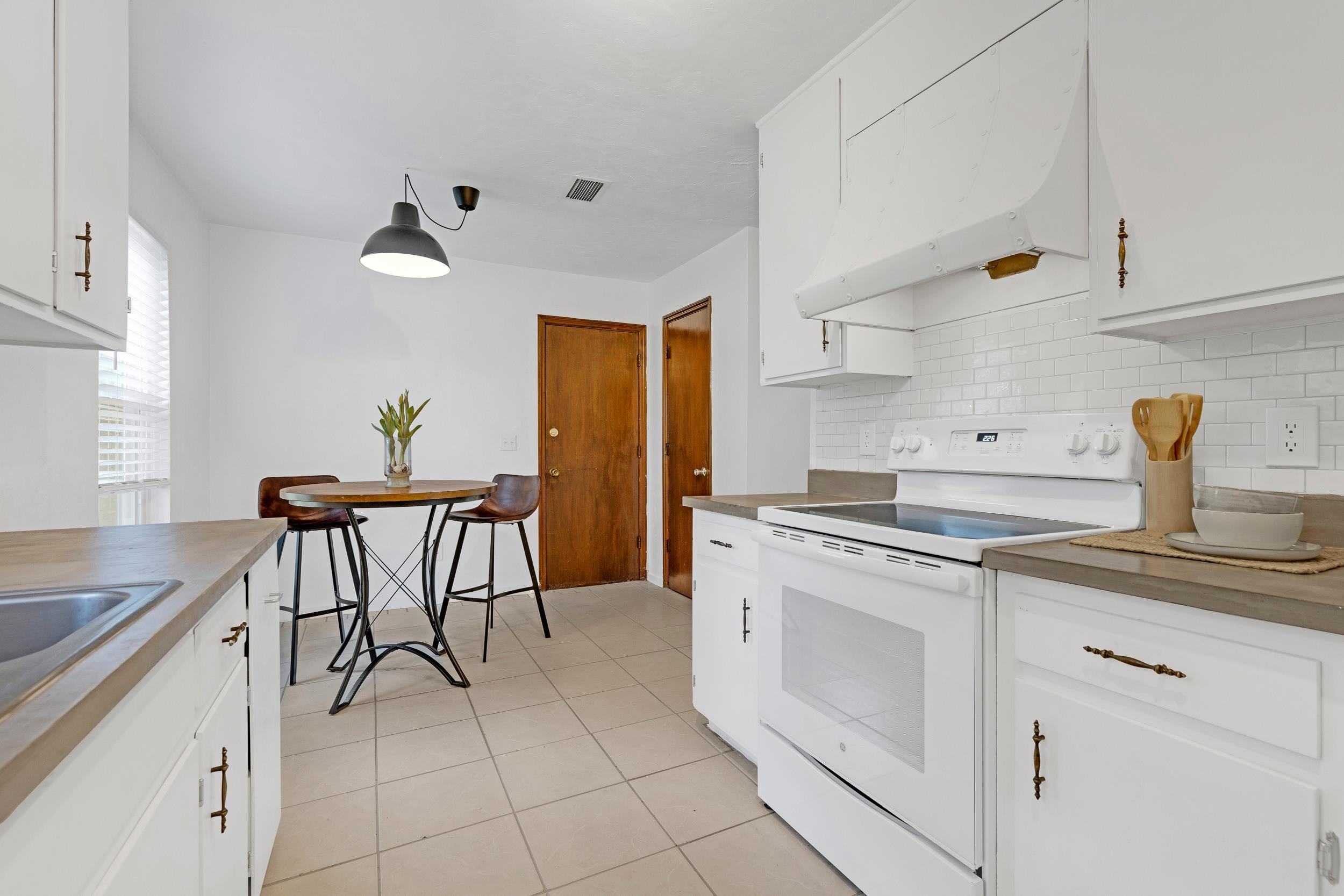 2072 Darnell Circle Tallahassee, FL 32303 - Photo 9 of 36