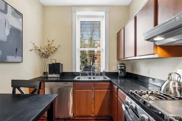 $299,900 | 1911 Lynch Street, St. Louis, MO 63118