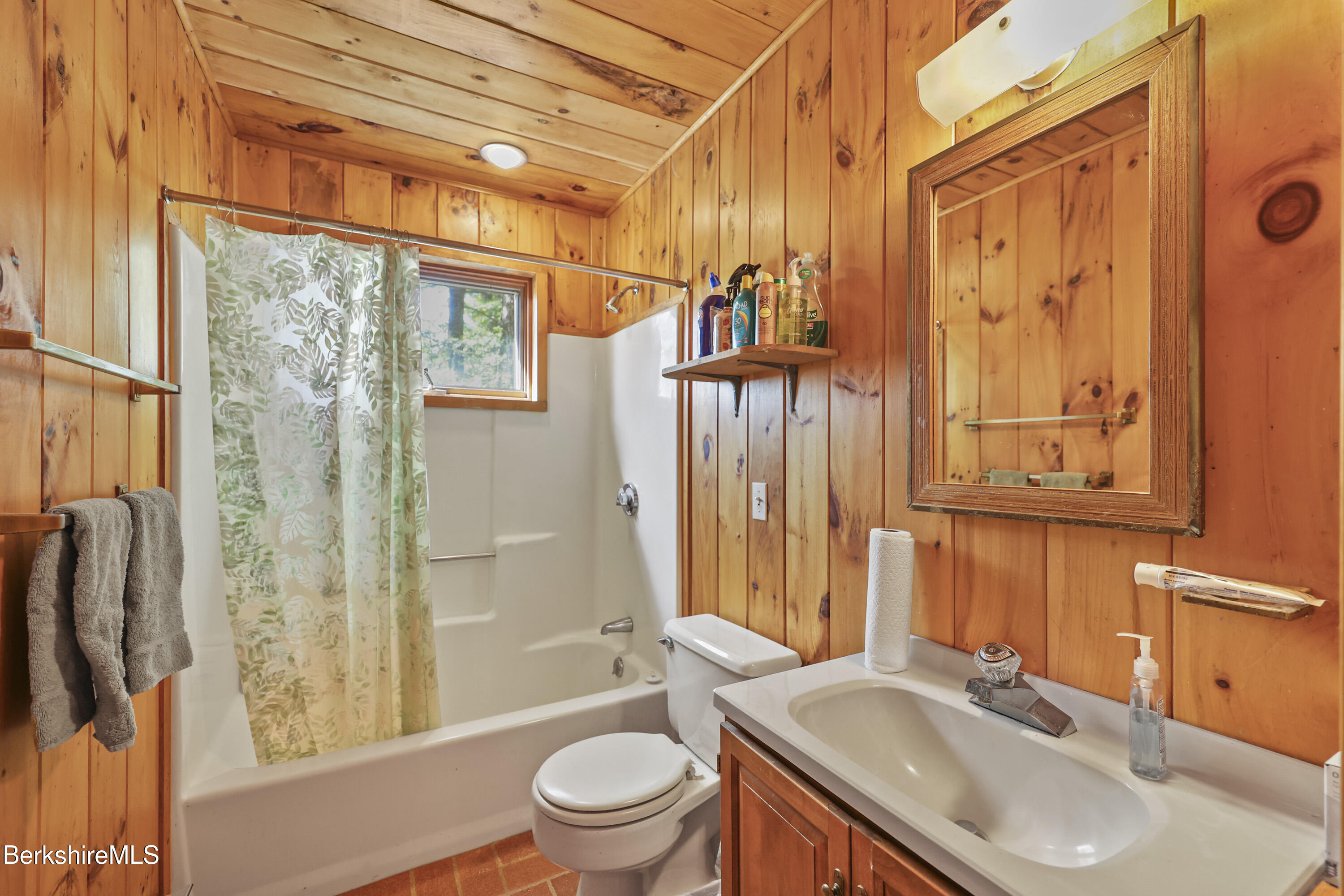 98 Loop Drive Otis, MA 01029 - Photo 20 of 35 Upper Bath