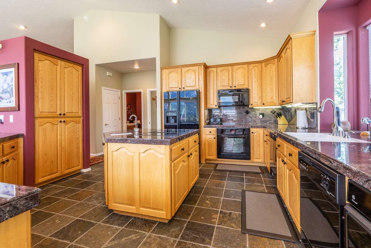 77 Ridge Way Mammoth Lakes, CA 93546 - Photo 14 of 32 Gallery Image 14