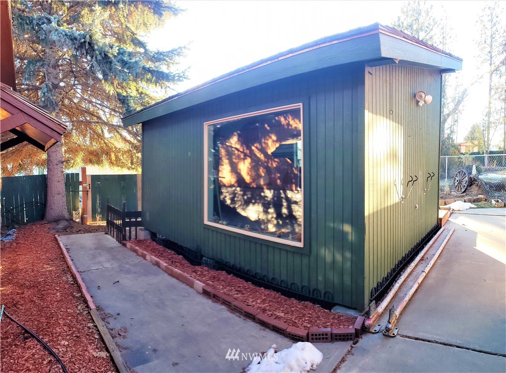 49 Sand Flat Road Omak, WA 98841 - Photo 36 of 40 a view of backyard with a large tree
