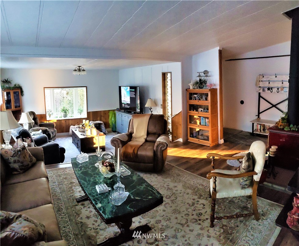 49 Sand Flat Road Omak, WA 98841 - Photo 9 of 40 a living room with furniture potted plant and a wooden floor