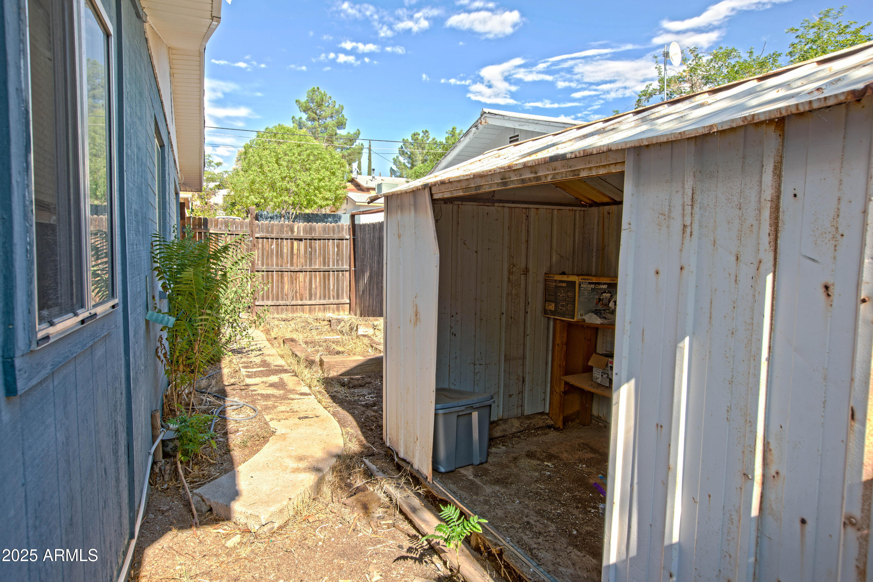 372 North 5th Street Globe, AZ 85501 - Photo 6 of 23 009