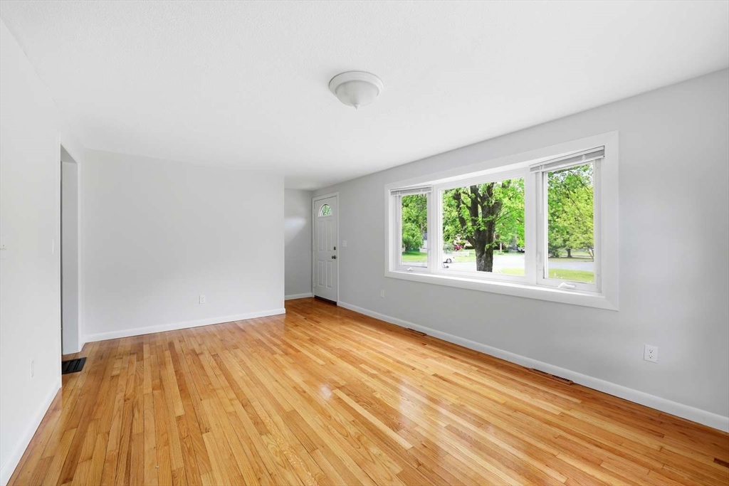 168 Keddy Street Springfield, MA 01109 - Photo 7 of 20