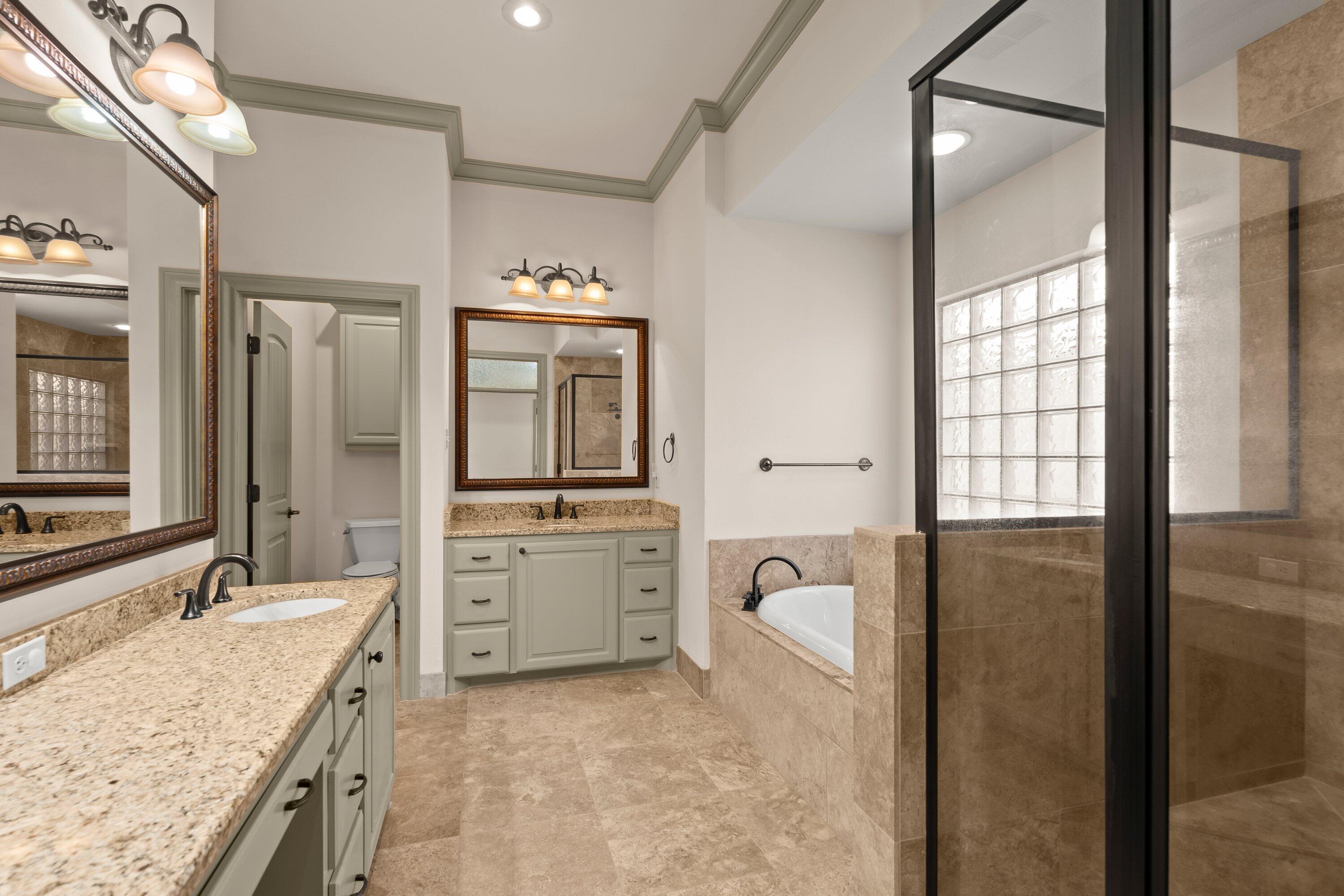 4507 101st Street Lubbock, TX 79424 - Photo 20 of 36 primary bath